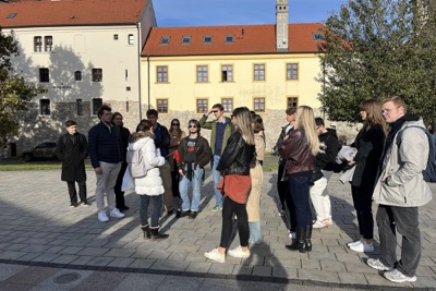 Projekt Central Europe Connect už po 12. krát spojil študentov ekonomických univerzít z Bratislavy, Viedne a Varšavy