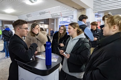 Deň otvorených dverí na Ekonomickej univerzite v Bratislave prilákal viac ako 3 000 študentov