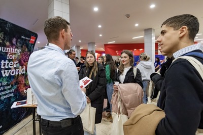 Úspešný Job Fair 2025 na EUBA: Študenti nakopli svoju kariéru